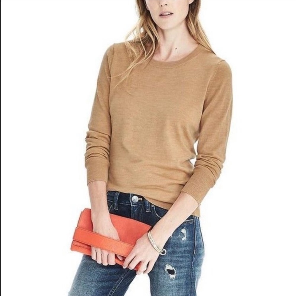 Banana Republic 100% Merino Wool Crewneck Sweater in Camel, Size Small